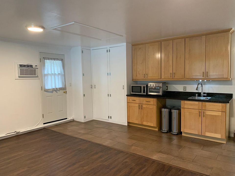 1st image of 264 Fairfield Ct