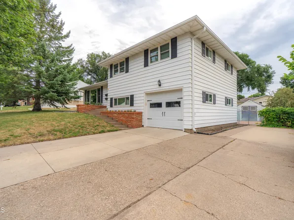 1705 N 6th St, Bismarck, ND 58501