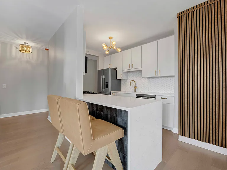 630 N State St #2208 — Photo 18