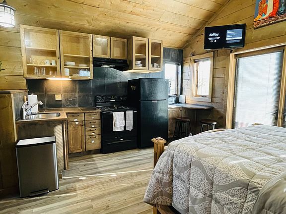 Full kitchen with all appliances. Smart TV
