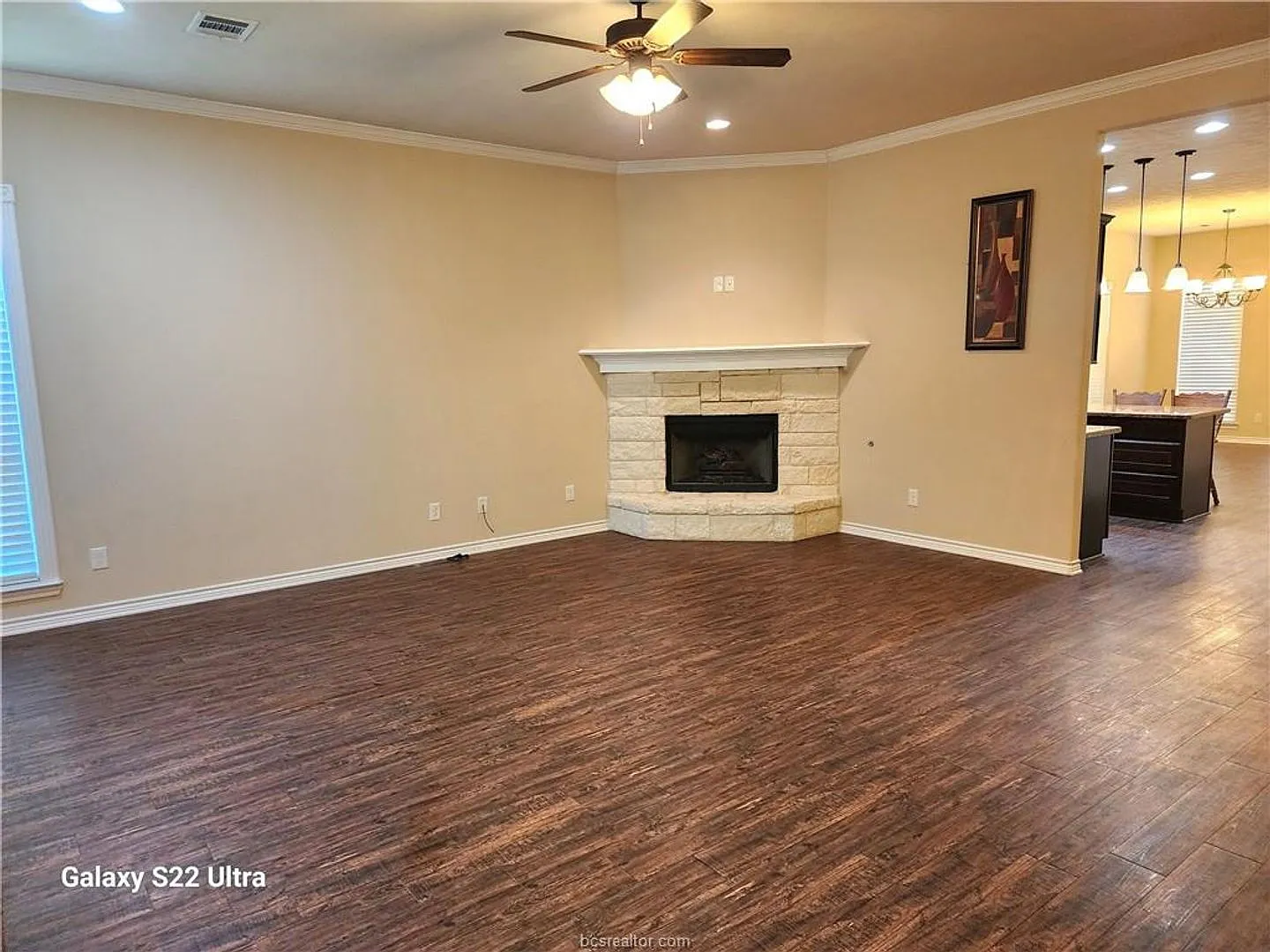 4 bed, 2.0 bath, 2130 sqft, $2,200 — Photo 2