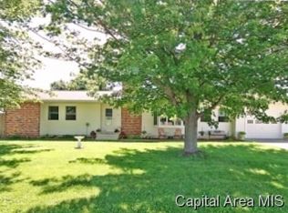 106 Stieren St, Farmersville, IL 62533