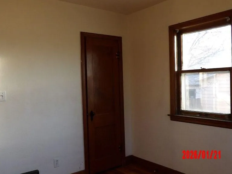603 E 3rd St — Photo 10