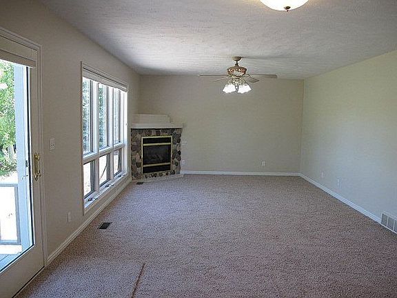 4th image of 730 W Pleasant St
