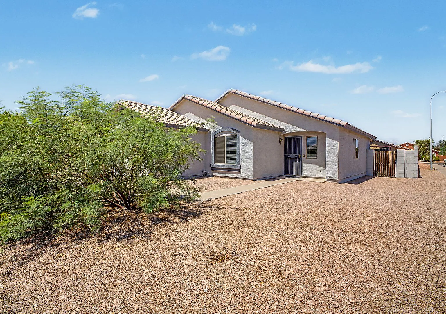 Spacious Three Bedroom, Two Bath Home in Westview Crossings Phoenix — Photo 3