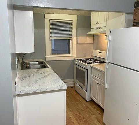4th image of 2103 Bradley Ave