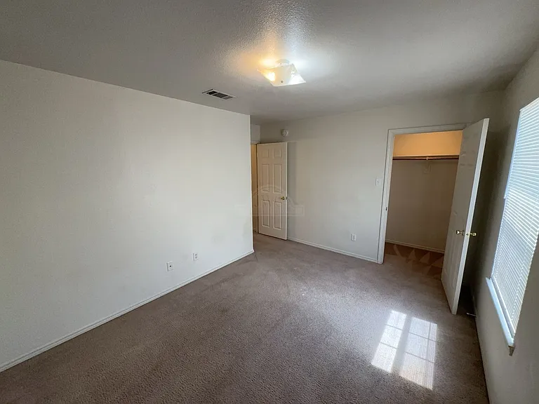 3307 Barcelona, Killeen — Photo 16