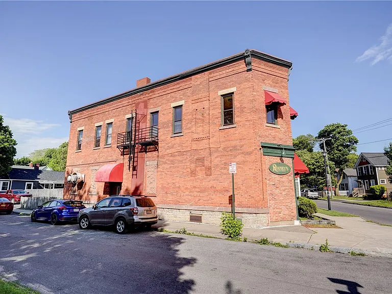 90 Henrietta St #4 — Photo 13