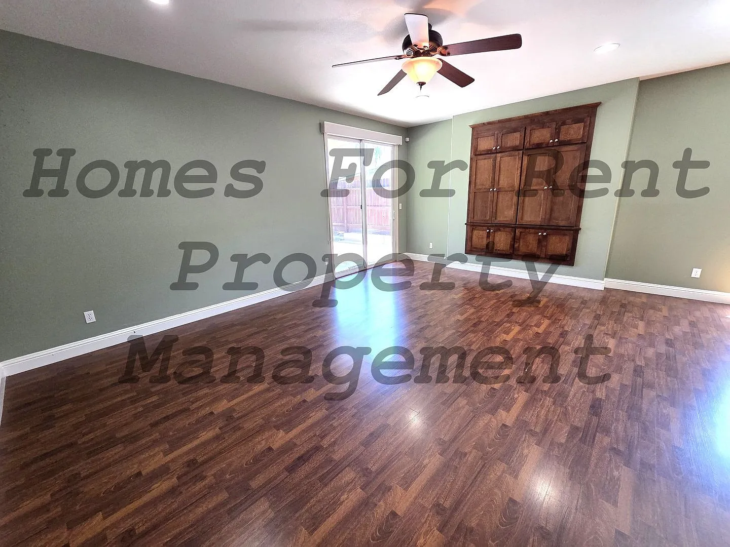 Large 3 Bedroom 3 Bath Home — Photo 4