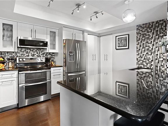 3rd image of 4432 Pinebark Ave