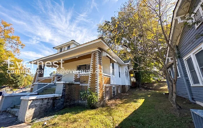 3 bed, 1.0 bath, 1442 sqft, $895 — Photo 2