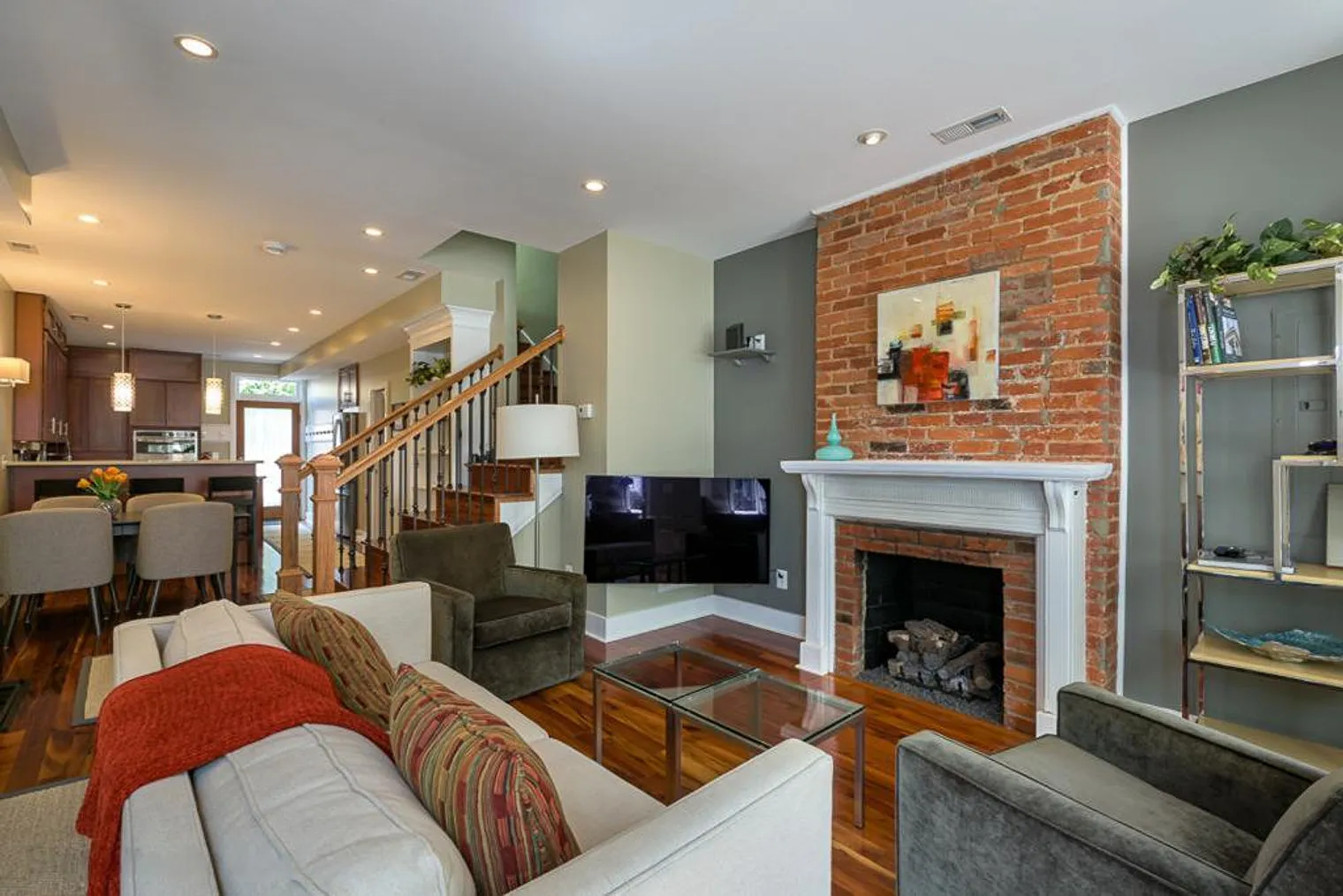 2 bed, 2.5 bath, 16145 sqft, $6,002 — Photo 4