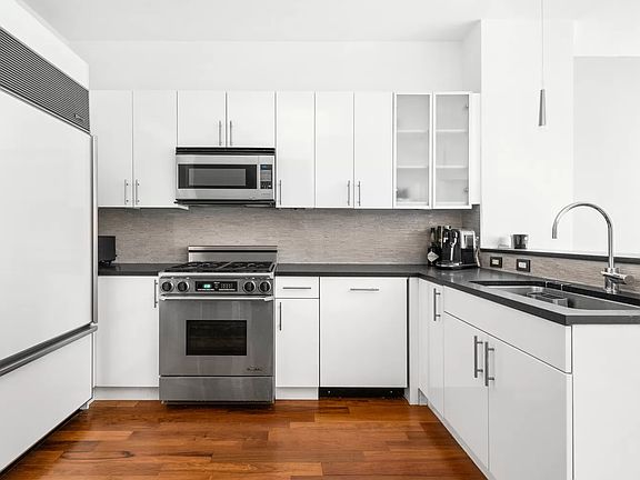 4th image of 212 E 57th St APT 7B