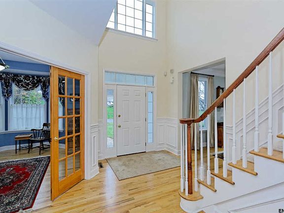 2nd image of 19 Fairview Ln