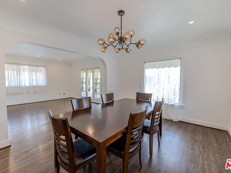 1067 S Sycamore Ave — Photo 13