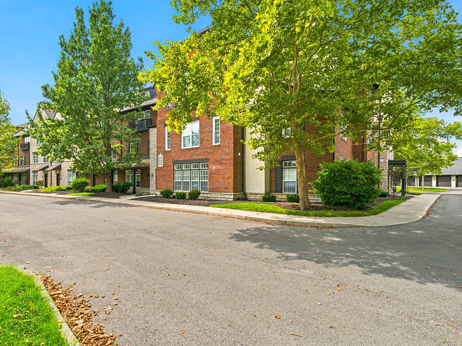 2 bed, 1104 sqft, $1,750 — Photo 2