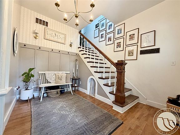 4th image of 209 W River St