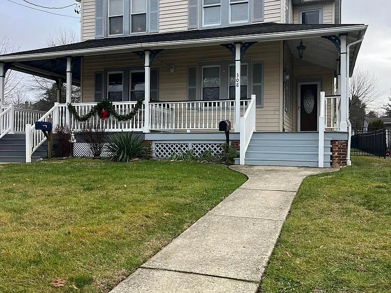 308 E 3rd St — Photo 9