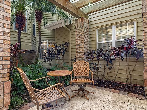 4th image of 1475 Riviera Dr