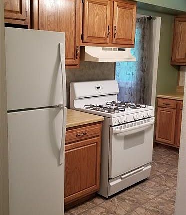 3rd image of 1503 Crestline Ave