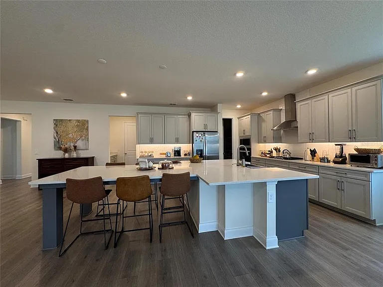 715 Blue Citrus Ln — Photo 16
