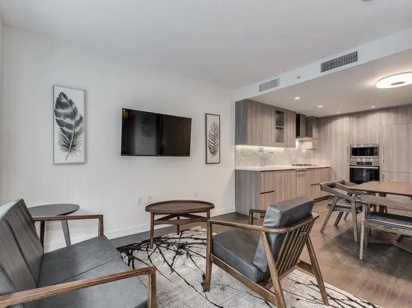 89 Nelson St, Vancouver, BC