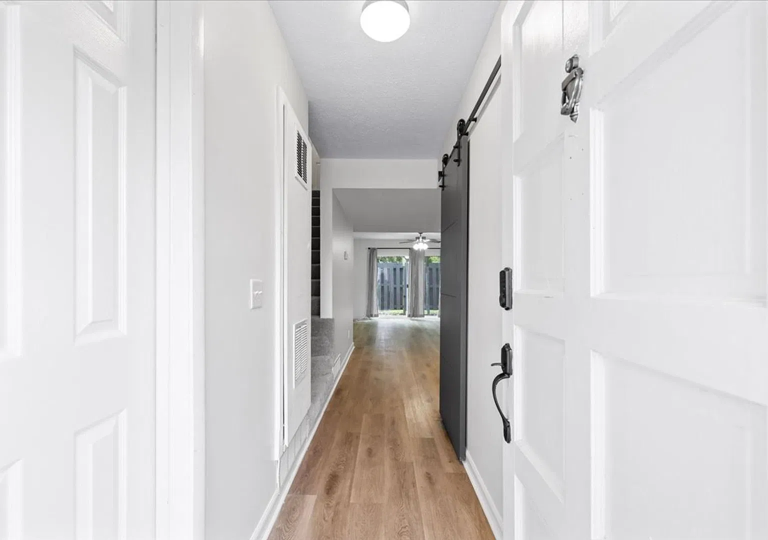 Available Now! 2 Bedroom 2.5 Bath Condo — Photo 2