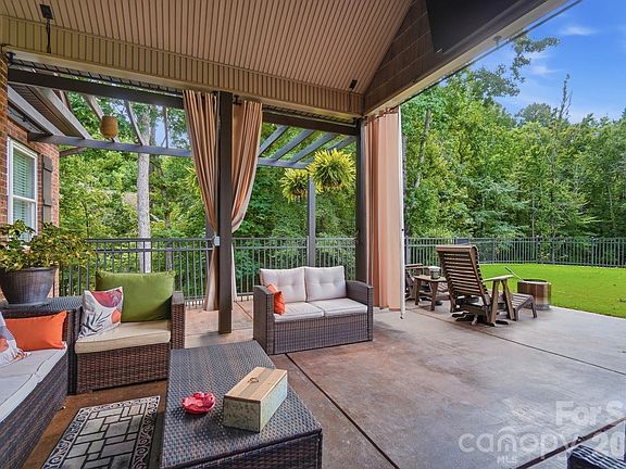 2nd image of 2055 Tiger Paw Ln