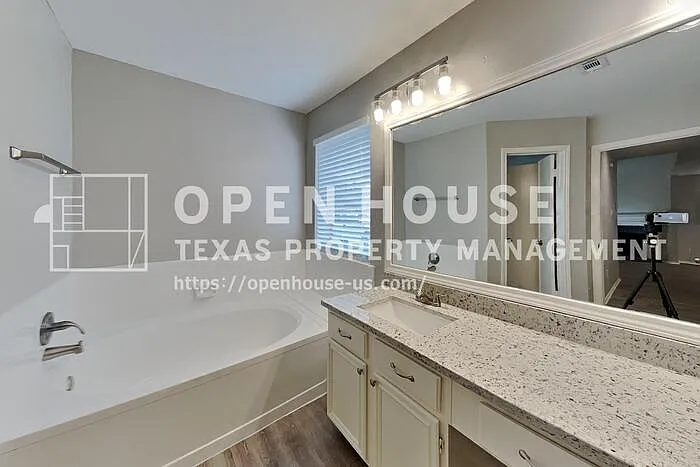 16819 Kettle Creek Dr — Photo 12