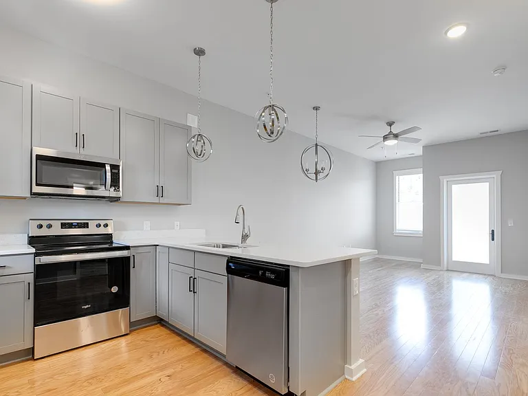 2416 Jefferson Ave — Photo 1
