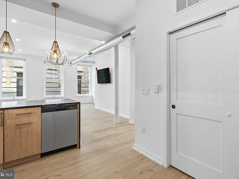 203 S 13th St #3B — Photo 7