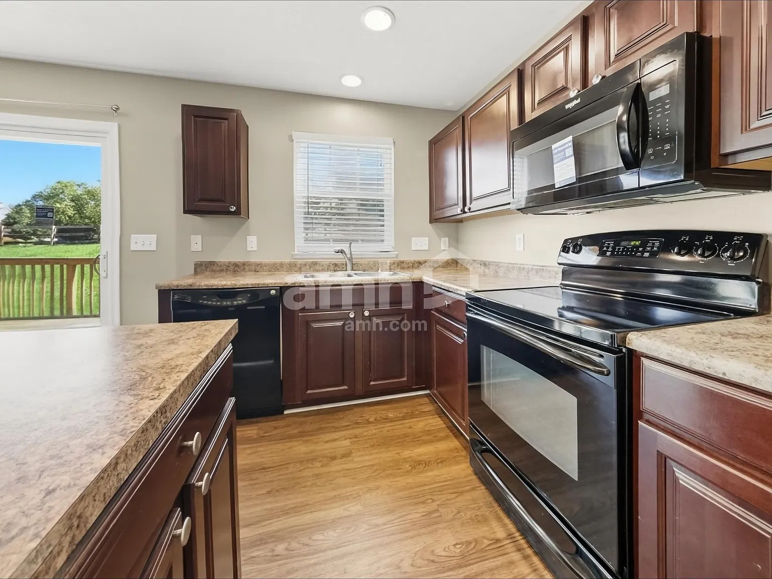 3 bed, 2.5 bath, 1720 sqft, $2,315 — Photo 3