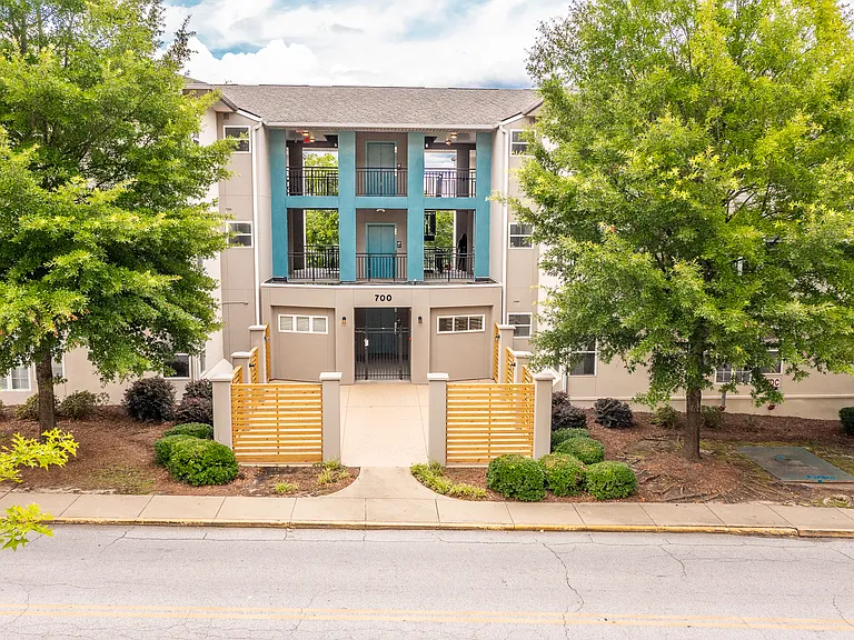 Carolina Heights — Photo 2