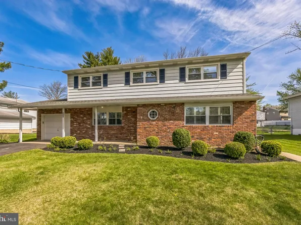 421 Morris Dr, Cherry Hill, NJ 08003