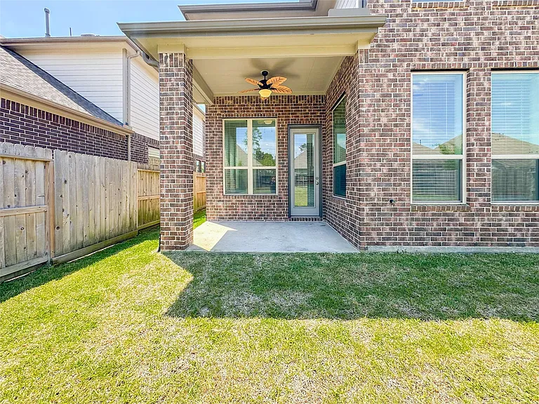 6710 Gallinas Way — Photo 28