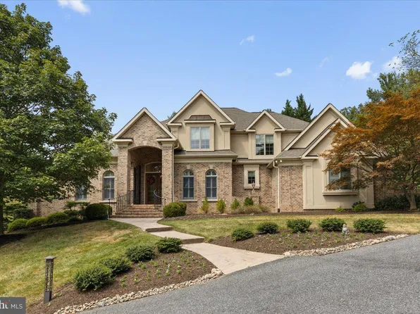 6 Merry Hill Ct, Baltimore, MD 21208