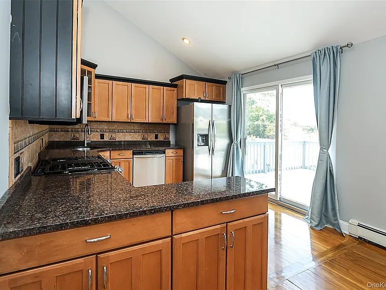 874 Seamans Neck Rd — Photo 16