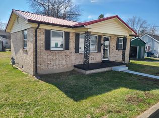 404 W Factory St, Harrodsburg, KY 40330