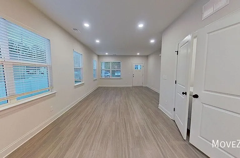 324 Houston St — Photo 14