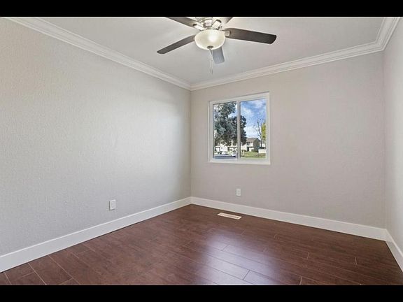 4th image of 3783 Meadowbrook Ave