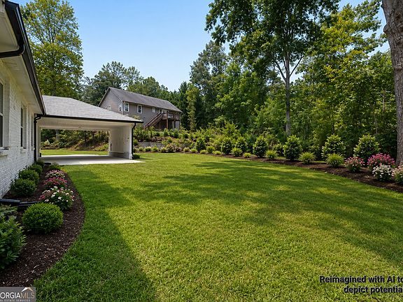 3rd image of 3990 Pine Hill Dr