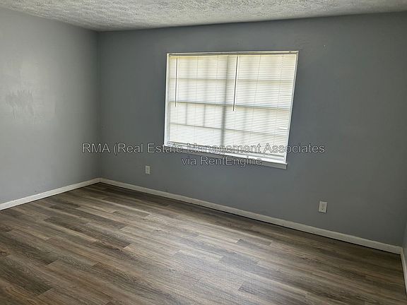 3rd image of 1110 W Poplar St #P2