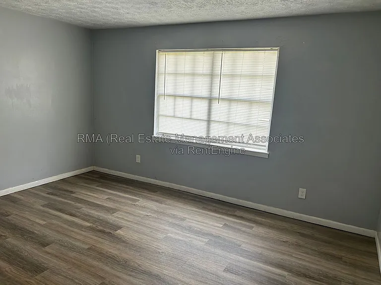 1110 W Poplar St #P2 — Photo 3