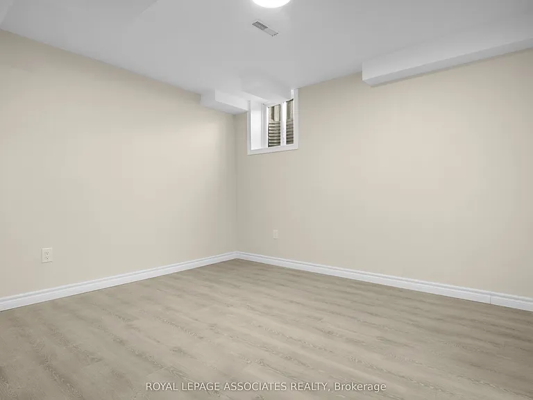 6120 Clover Ridge Cres #BASEMENT — Photo 6