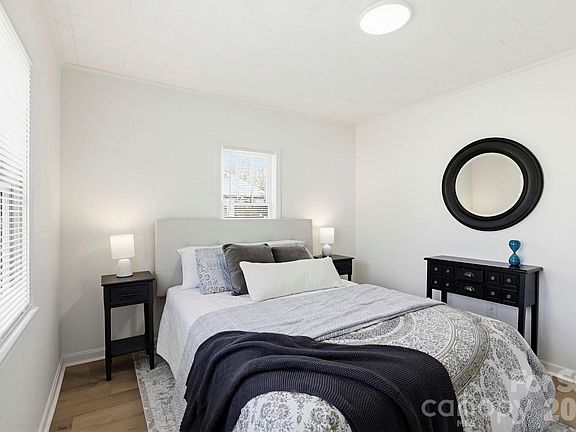 3rd image of 26 Francis St