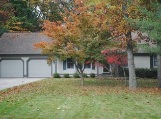 14627 Woodridge Ct, Grand Haven, MI 49417