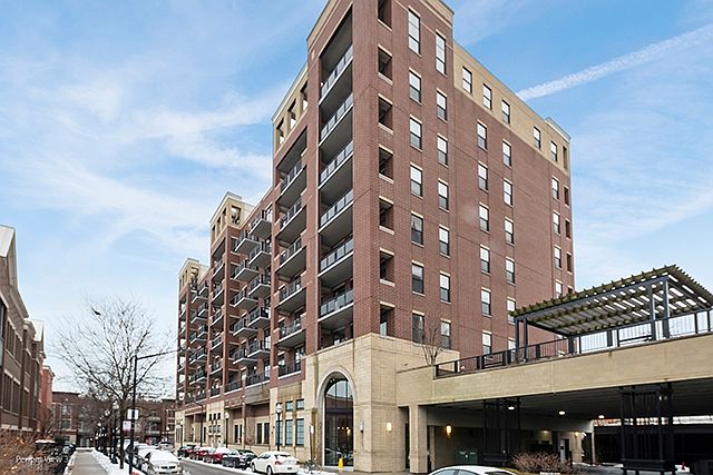 1st image of 811 W 15th Pl Unit 415
