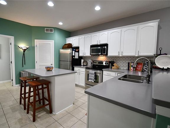 4th image of 4008 NE Rosewood Ln