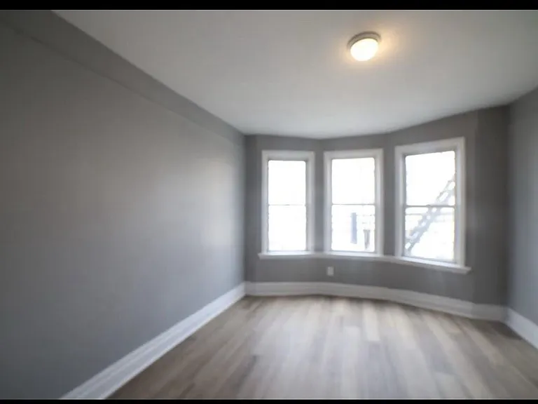 674 N 6th St #1A — Photo 1