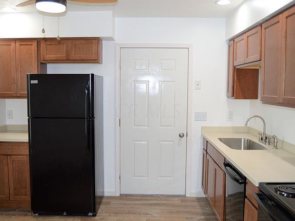 3rd image of 401 Buckingham Dr Unit D